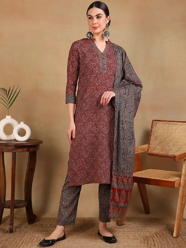 Ahika Women Red Rayon Blend Printed Straight Kurta Pant Set