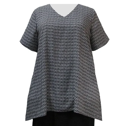 Black & White Diamonds V-Neck Pullover Women's Plus Size Pullover Top